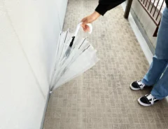 手を濡らさずに傘をたたむ方法（撮影：grape編集部）