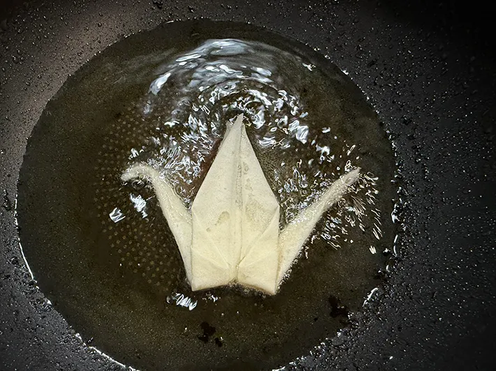 春巻きの皮で作ったツル