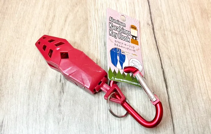 セリア『カラビナ・キーフック クリップ付』の写真（撮影：キジカク）