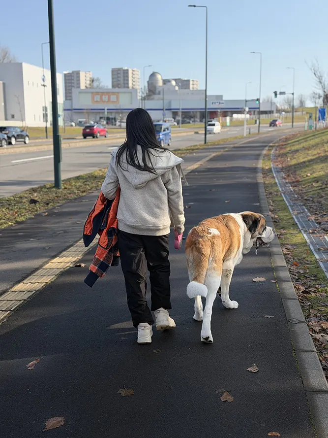 愛犬と娘さんの写真