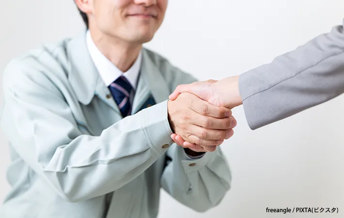 媚びへつらう人