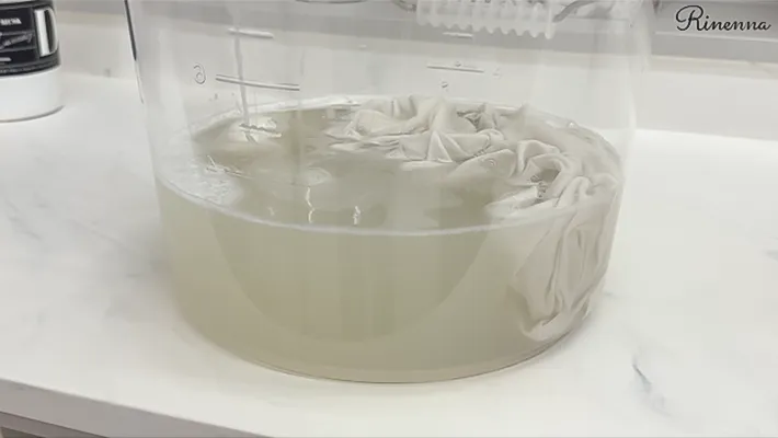 汚れた水の写真（撮影：Heulie）