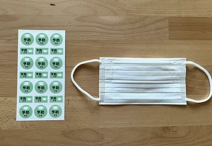 『マスクに貼るシール』の写真（撮影：grape編集部）