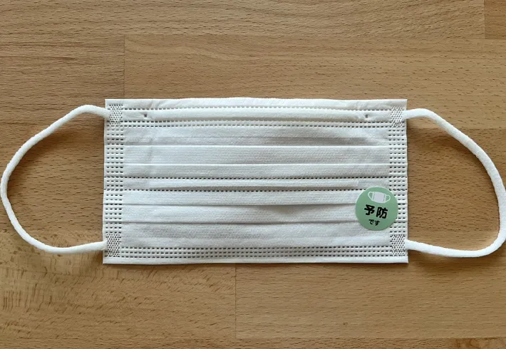 『マスクに貼るシール』の写真（撮影：grape編集部）