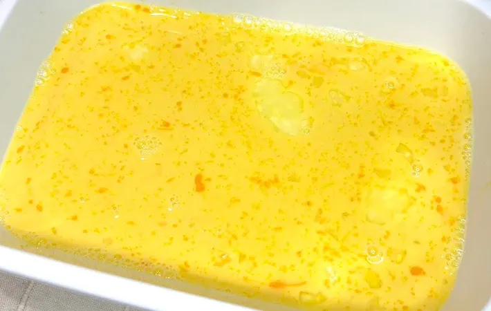 『メロンパンフレンチトースト』を作る写真（撮影：キジカク）