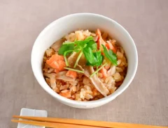 完成した炊き込みご飯の写真(撮影:小泉明代)