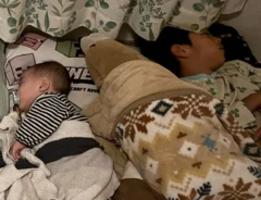 寝ている４兄弟