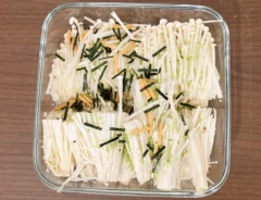 エノキと『お茶づけ海苔』（撮影：grape編集部）