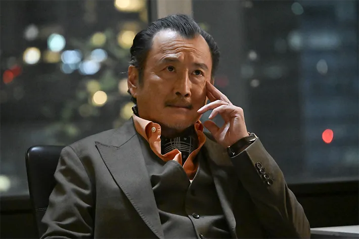 『ちょっとだけエスパー』に出演する吉田鋼太郎さんが写る場面写真