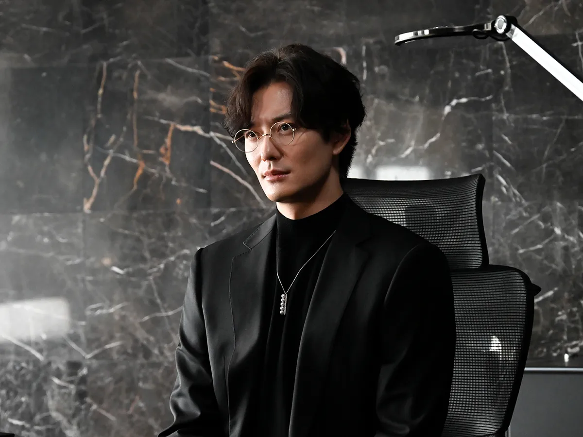 『ちょっとだけエスパー』に出演する岡田将生さんが写る場面写真