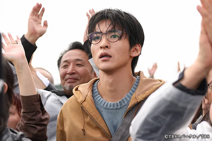 『ザ・ロイヤルファミリー』に出演する目黒蓮さんが写る場面写真