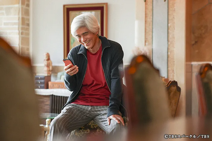 『ザ・ロイヤルファミリー』に出演する佐藤浩市さんが写る場面写真