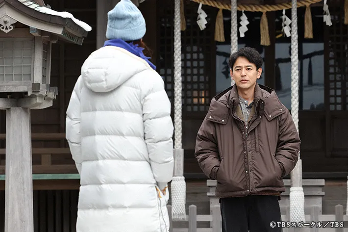 『ザ・ロイヤルファミリー』に出演する妻夫木聡さんと松本若菜さんが写る場面写真