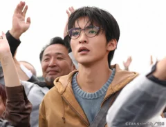 『ザ・ロイヤルファミリー』に出演する目黒蓮さんが写る場面写真