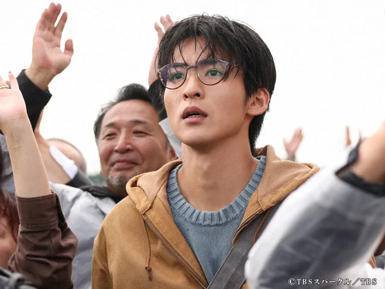 『ザ・ロイヤルファミリー』に出演する目黒蓮さんが写る場面写真