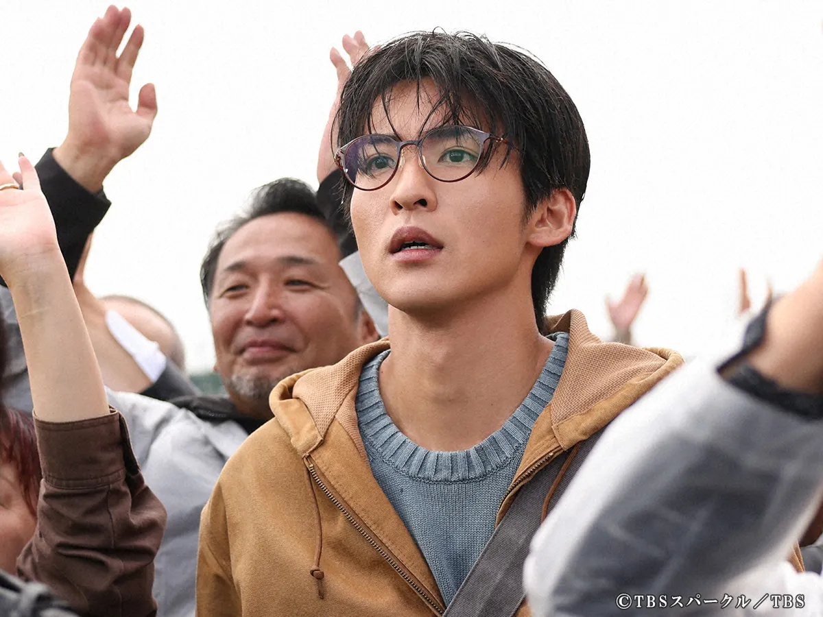 『ザ・ロイヤルファミリー』に出演する目黒蓮さんが写る場面写真