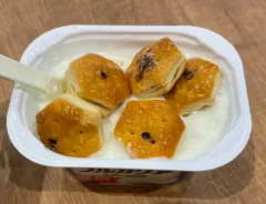 『パイの実』とヨーグルトの写真（撮影：grape編集部）