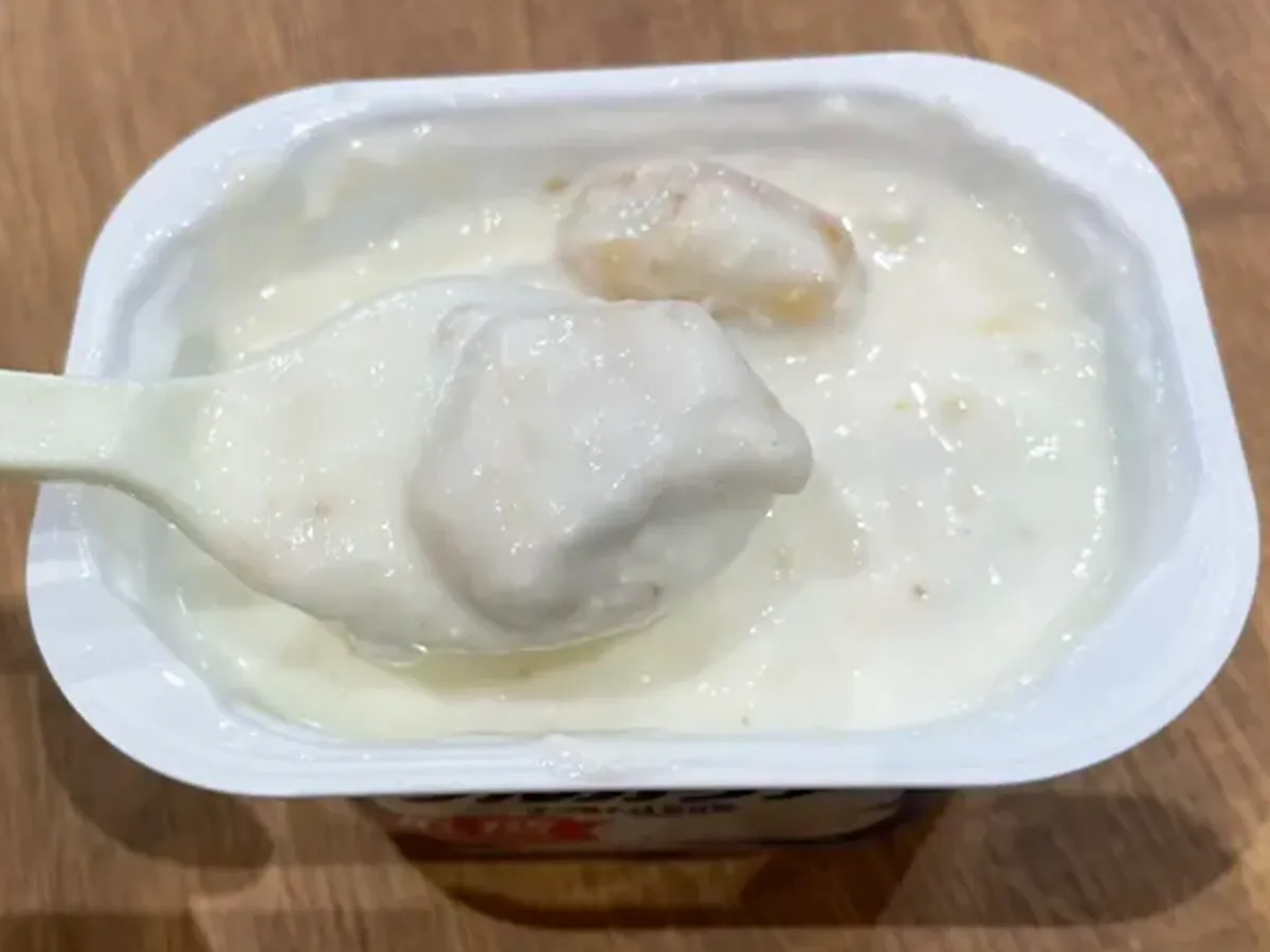 『パイの実』とヨーグルトの写真(撮影:grape編集部)