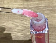 『リッププランパーグロス シャインピンク』の写真（撮影：grape編集部）