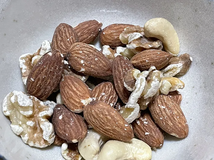 ミックスナッツの写真（撮影：grape編集部）