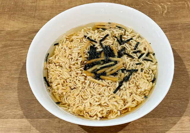 『チキンラーメン』と『お茶づけ海苔』（撮影：grape編集部）