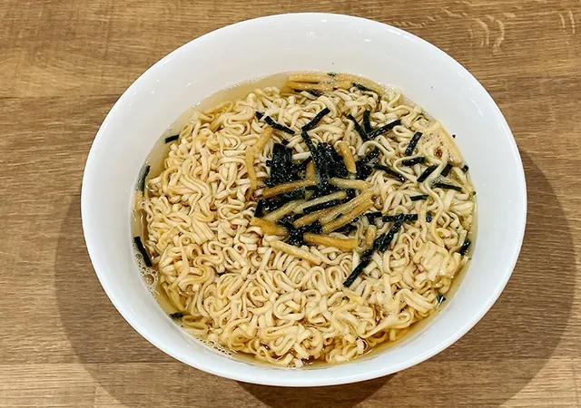 『チキンラーメン』と『お茶づけ海苔』（撮影：grape編集部）
