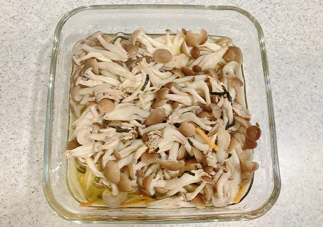 シメジと『お茶づけ海苔』（撮影：grape編集部）