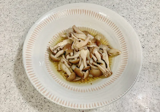 シメジと『お茶づけ海苔』（撮影：grape編集部）