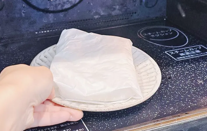 ご飯を解凍する写真（撮影：キジカク）