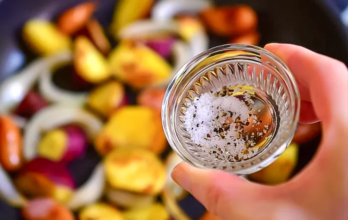 塩、黒コショウの写真（撮影：小泉明代）