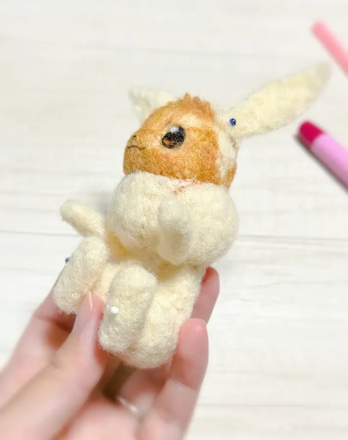 制作途中の羊毛フェルトの写真