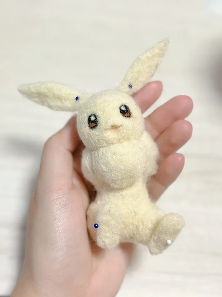 制作途中の羊毛フェルトの写真