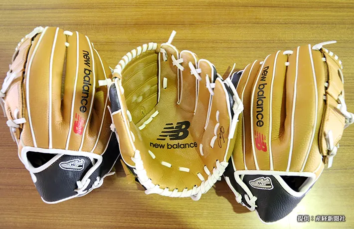 大谷翔平選手が国内の小学校に寄贈したグローブの写真