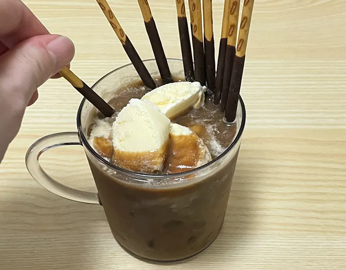 『ポッキー』を挿す写真（撮影：grape編集部）