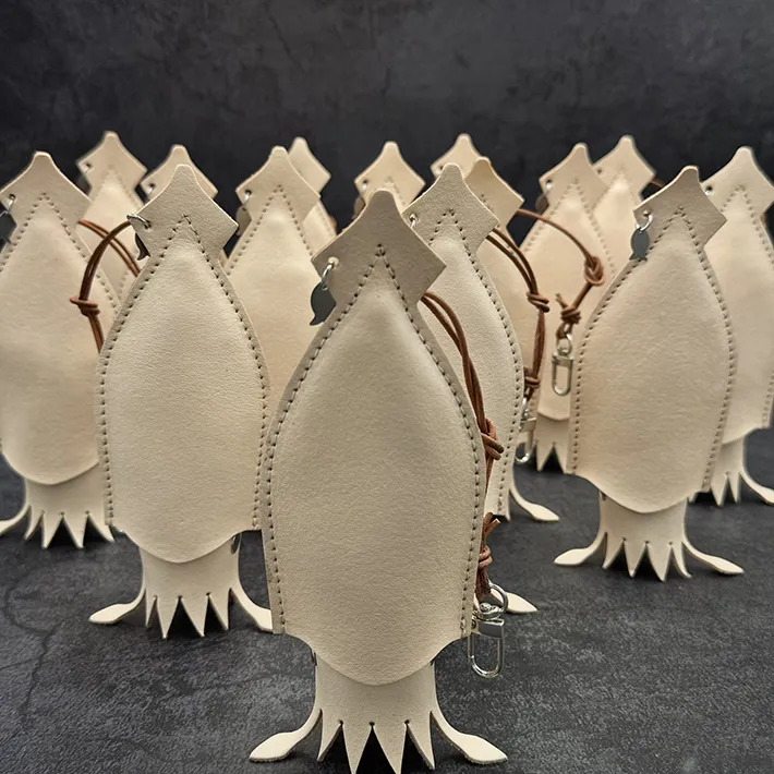 使用前の『育てるスルメイカキーケース』