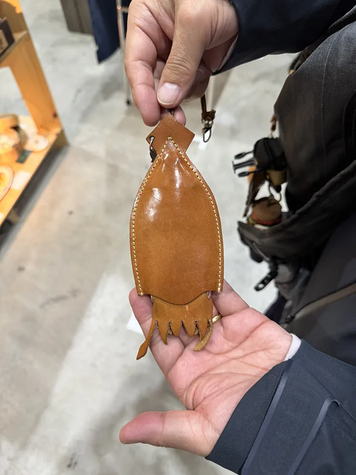 使用後の『育てるスルメイカキーケース』