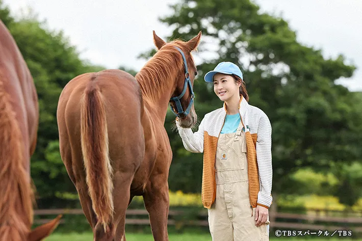 『ザ・ロイヤルファミリー』に出演する松本若菜さんが写る場面写真