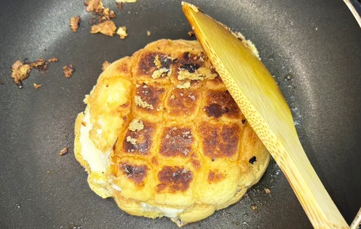 『焼きチーズメロンパン』を作る写真（撮影：キジカク）