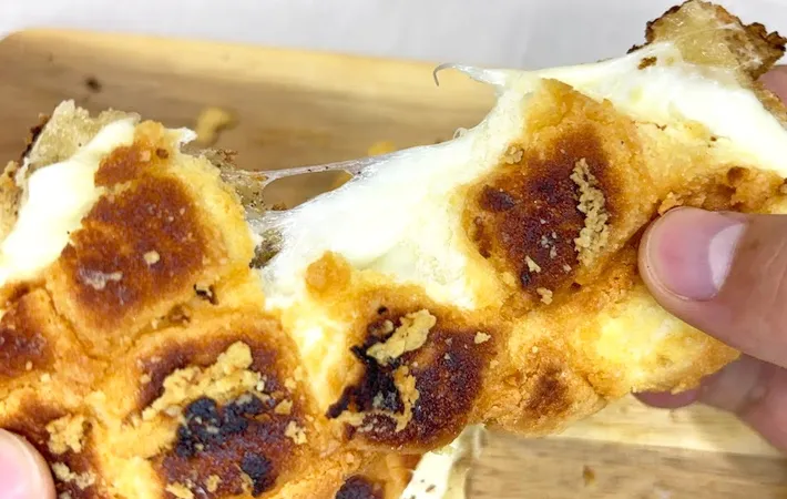 『焼きチーズメロンパン』の完成写真（撮影：キジカク）