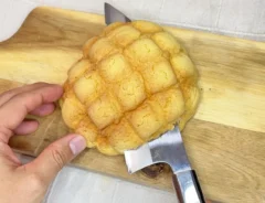 『焼きチーズメロンパン』を作る写真（撮影：キジカク）