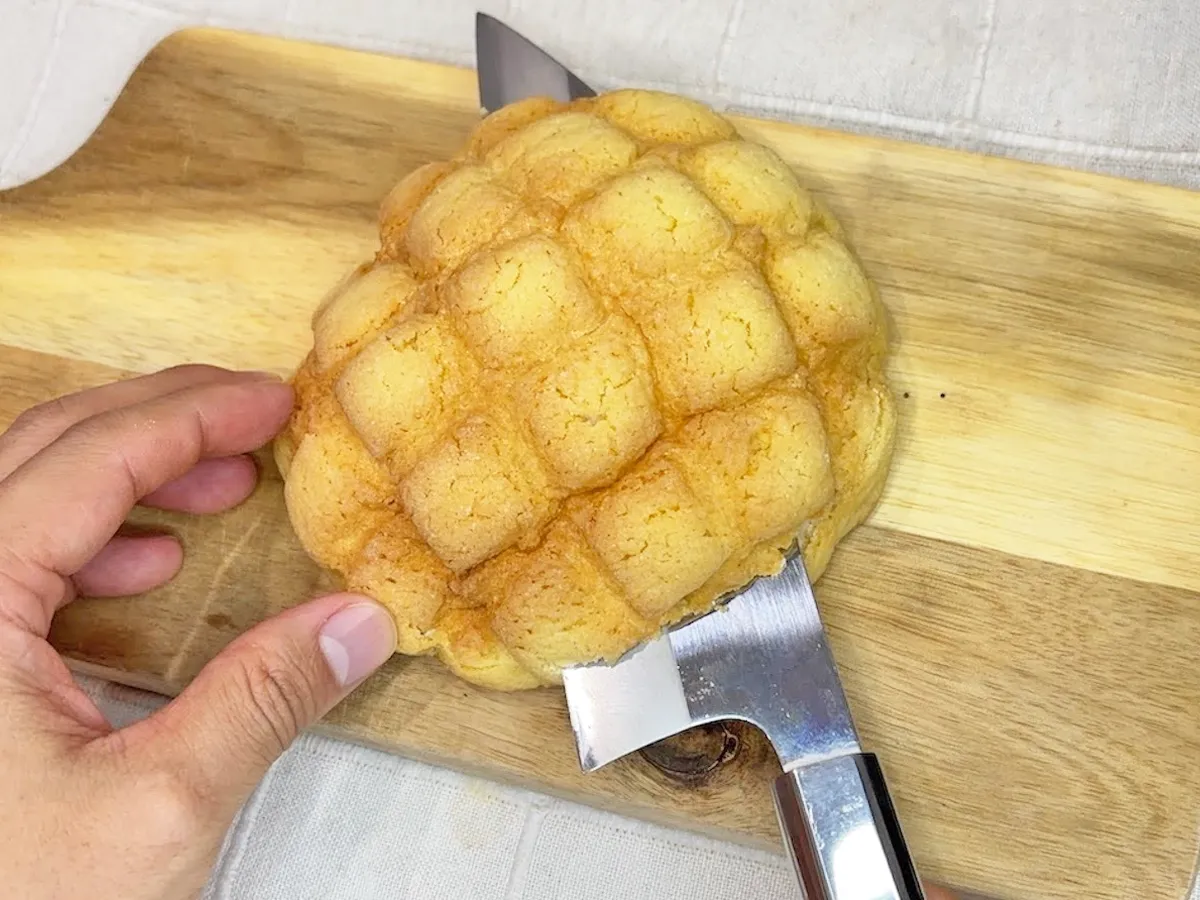 『焼きチーズメロンパン』を作る写真（撮影：キジカク）