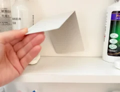 ブックスタンドを浮かせる収納にする写真（撮影：Classy Life）