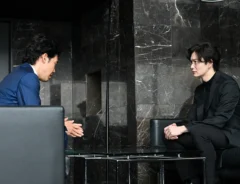 『ちょっとだけエスパー』に出演する大泉洋さんと岡田将生さんが写る場面写真