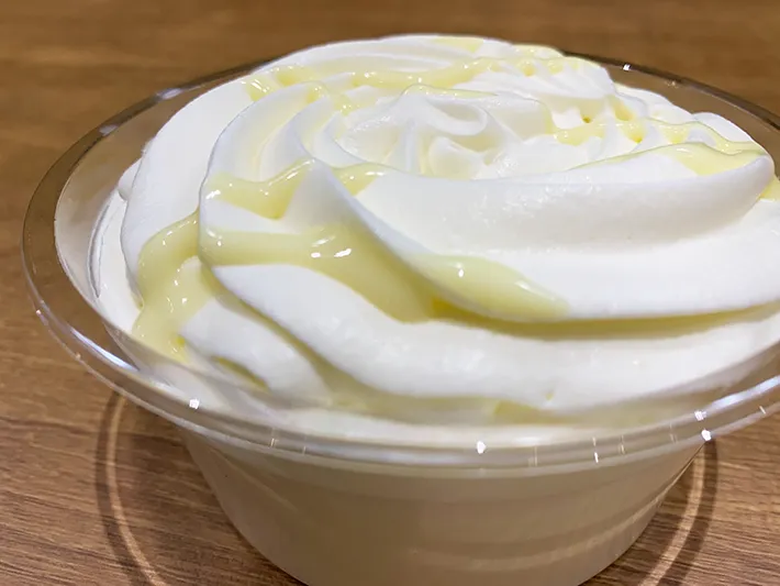 『クリームドカ盛り！背徳ミルクプリン』の写真（撮影：grape編集部）