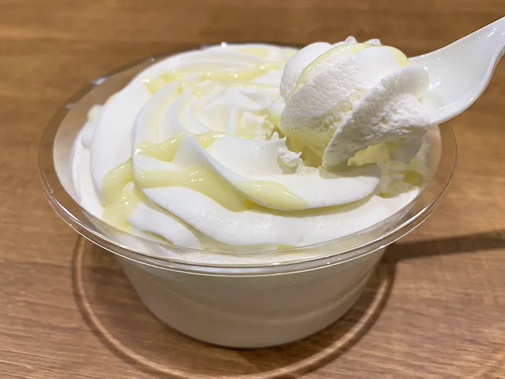 『クリームドカ盛り！背徳ミルクプリン』の写真（撮影：grape編集部）