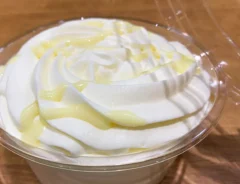 『クリームドカ盛り！背徳ミルクプリン』の写真（撮影：grape編集部）