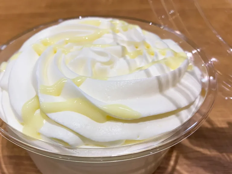 『クリームドカ盛り!背徳ミルクプリン』の写真(撮影:grape編集部)