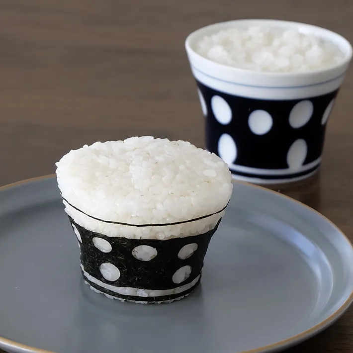 おにぎり劇場さんの『水玉模様の器おにぎり』