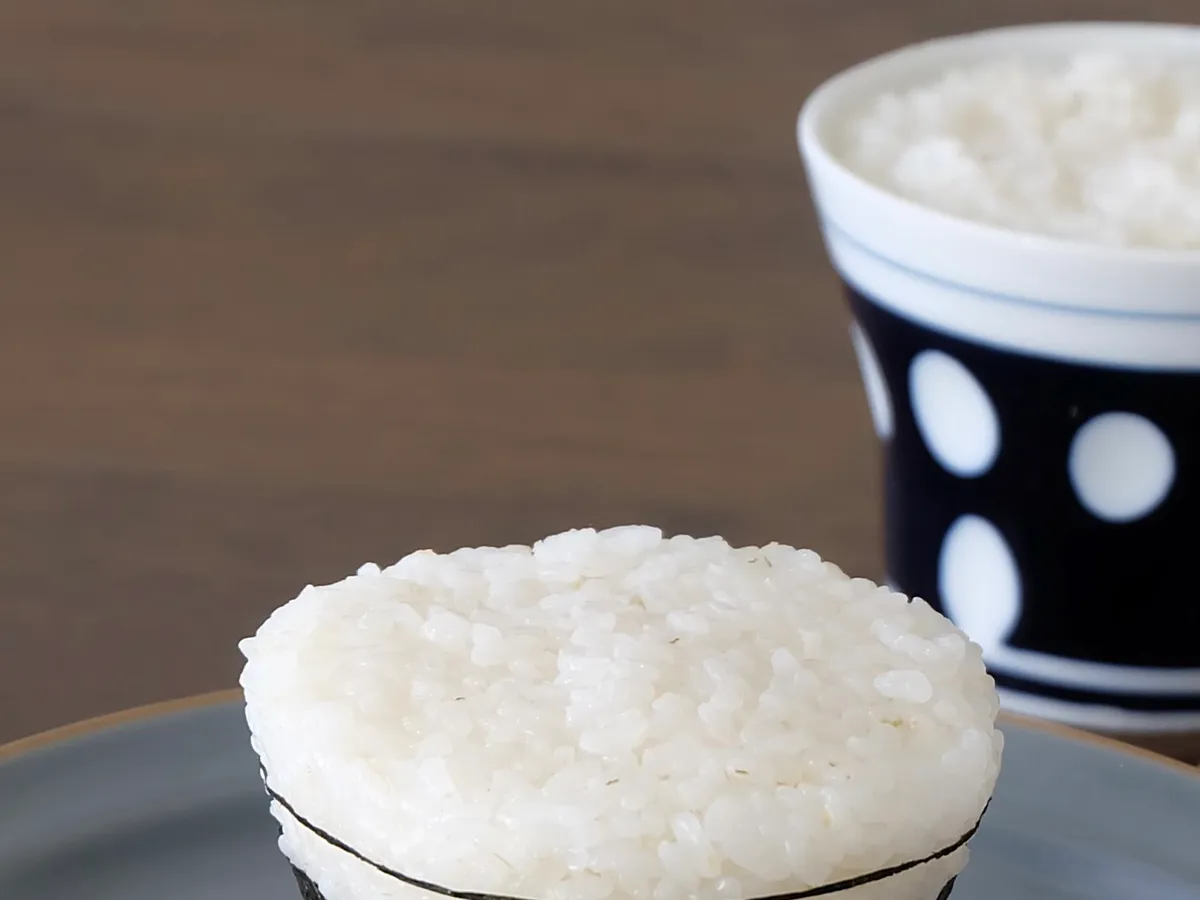 おにぎり劇場さんの『水玉模様の器おにぎり』