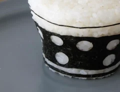 おにぎり劇場さんの『水玉模様の器おにぎり』